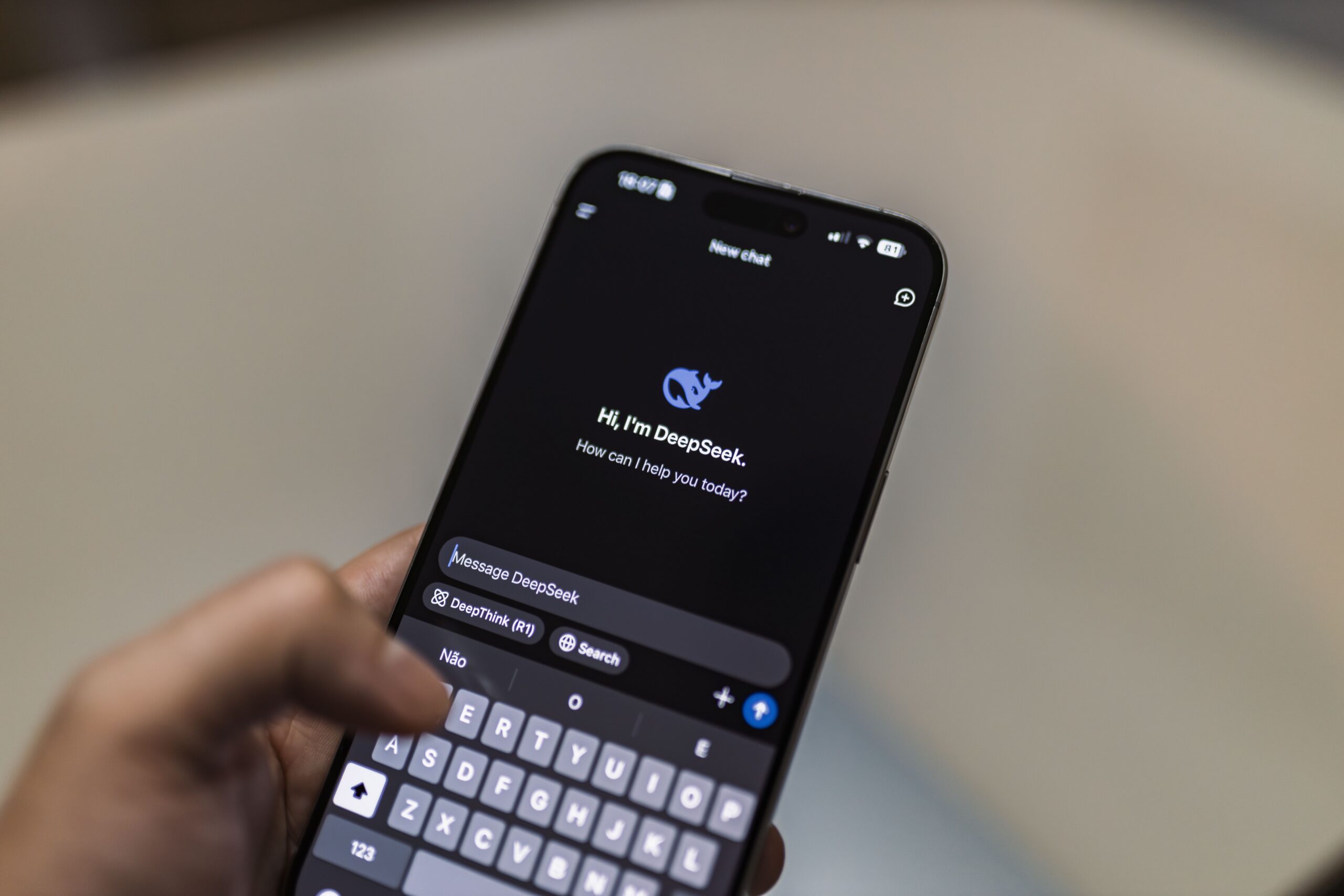 GSM van een persoon die met AI chat